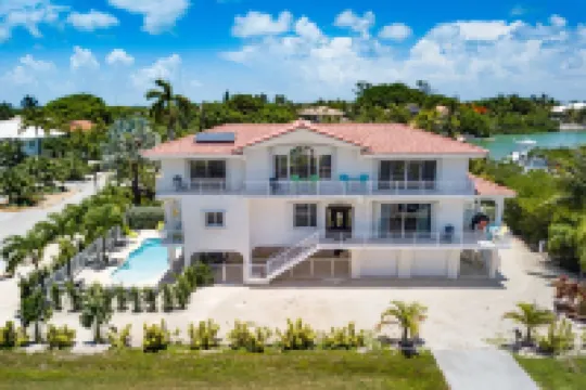 Beachfront Home  Pool/Tiki/Dock