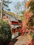 Mountain retreat by Lake Glenville: creekside, secluded, Cashiers - Glenville
