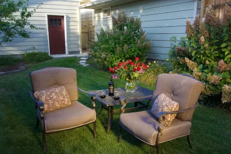 HEATED Pool & Hot Tub in a Quiet Neighborhood- Walk to Town- Dog Friendly