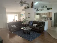 Waterfont Home, Heated Pool, Kayaks, and Ice Machine.