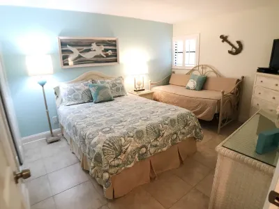 Colony Reef 1408, Clean,updated 3BR/2BA Ocean view Condo w/Private WiFi.