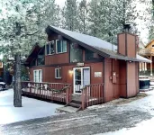 So Woodsy Cabin, spa, near slopes, EV charger