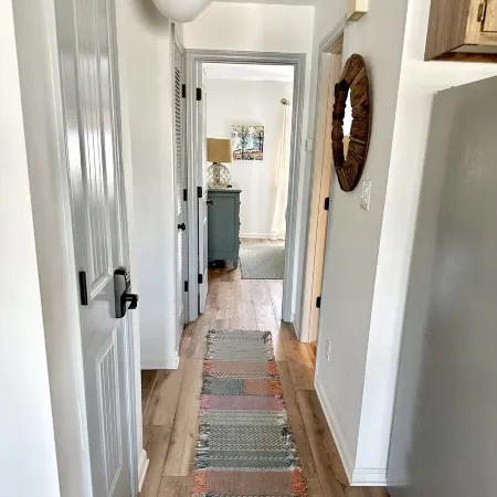 King Bedroom Suite Condo - Walking Distance to Beach!!! Linens/Towels included!!