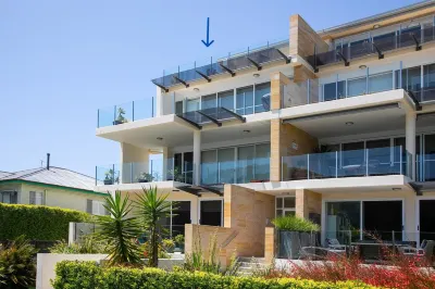 Regatta 19 - Top Floor Luxury.  Spectacular Water Views, Breathtaking Sunsets Camp Elim 주변 호텔