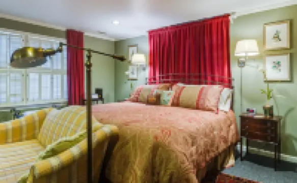 Studio Home, Walk to Downtown Franklin, Pets with Fee, Veteran Owned