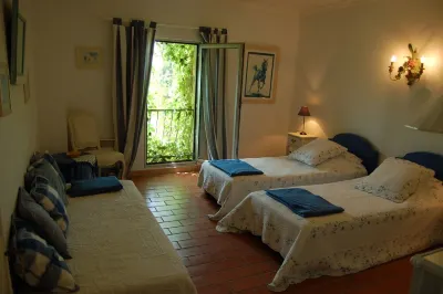 Les Flamants, 7/9 People, Charming, Garden and Terrace and Shared Pool