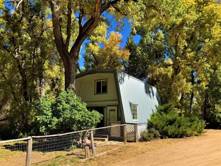 Cozy Cottage in secluded canyon--Perfect Zion and Bryce Getaway Отели в г. Глендейл