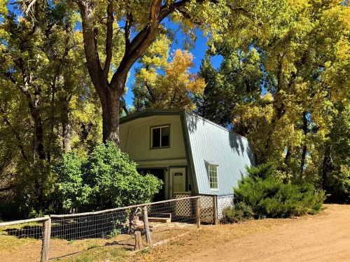 Cozy Cottage in secluded canyon--Perfect Zion and Bryce Getaway Hotels in Glendale