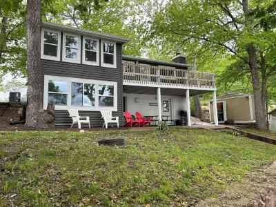 LIKE NEW! Private Lake House in a beautiful wide cove! 5 1/2 MM Gravois Arm