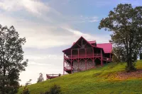 Large Mountaintop Cabin Sleeps 16! Blue Ridge Mountain Views & Wraparound Deck