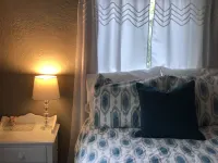 Fully Renovated Old Town Cottage Close to Downtown, City Park, and University