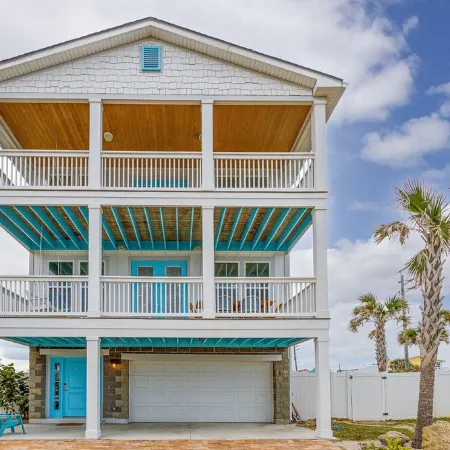 Casa Vilano~steps to the beach, pet + family friendly, fenced yard, heated pool!