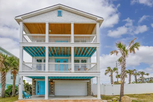 Casa Vilano~steps to the beach, pet + family friendly, fenced yard, heated pool! - 按摩浴缸