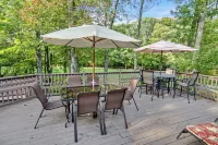 Golf Course Getaway: XL Cabin w/ Hot Tub, Pools, Beaches, Game Room, King Bed - gimnasio