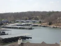 LEDGES LAKE GETAWAY, BOAT SLIP, 2 POOLS, BEACH FRONT,  MM 20.5 Hotels near Osage Beach Outlet Marketplace