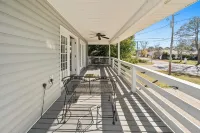 2 Bed Dog Friendly House in Laguna Beach by Thomas Donut & Carousel w/ Golf Cart