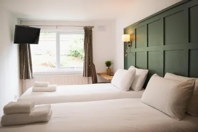 The Ballinluig Inn Hotels near Ossian's Hall