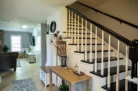 Luxe 5BR Family Retreat, Minutes From TAMU