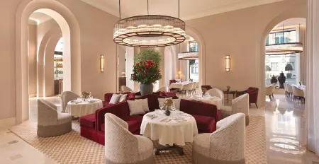 The Bristol Belgrade Отели рядом с достопримечательностью «Здание Старого дворца в Белграде»