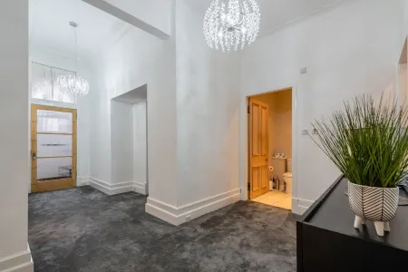 A luxurious Victorian mansion garden apartment Отели рядом с достопримечательностью «Университет Данди»