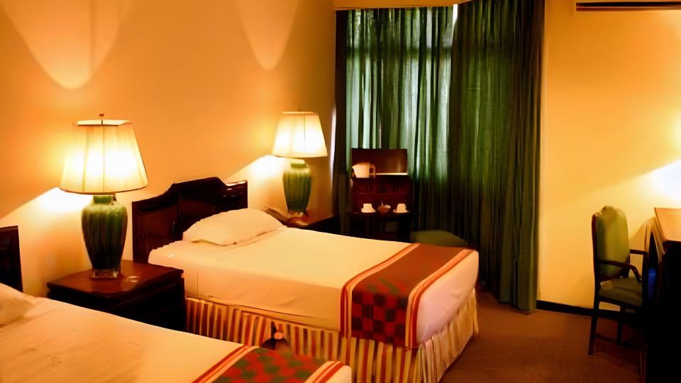 Hotel Centrepoint (Self Check in after 5PM)