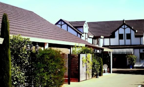 Tudor Lodge Motel