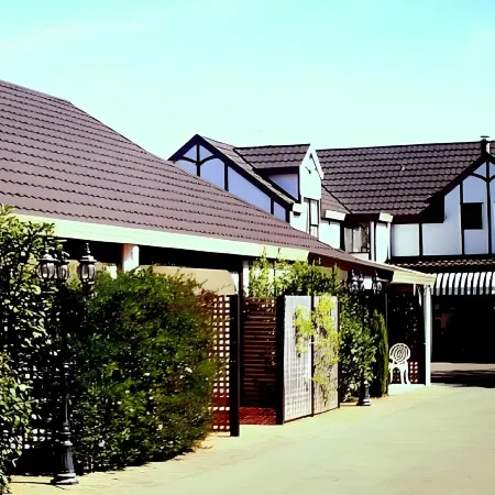 Tudor Lodge Motel