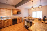 Updated 3-bedroom 2.5-Bathroom townhome with AC and WiFi in Evansville