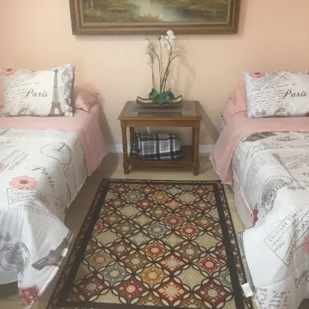Perfect getaway! Newly remodeled waterfront suite.