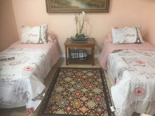 Perfect getaway! Newly remodeled waterfront suite. Hotel a Warm Mineral Springs