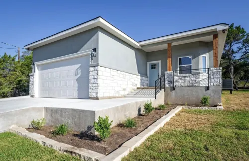 Minutes from Canyon Lake! Custom 3 Bedroom Home W/ Fire Pit. Perfect Location!