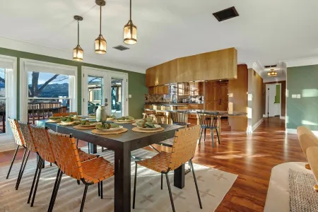 6k sq/ft Mansion! Views, Pool, Hot Tub, Game Room, Theatre, Epic Experience!