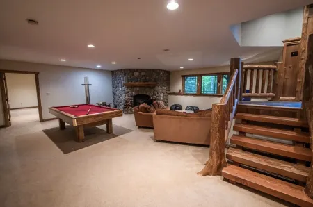 Cozy & Luxurious Adirondack Home to create many Lake Placid memories!