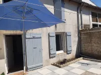 Maison en Pierre Avec Cour à 7mn de la Plage Hotel di Sainte-Marie-de-Re