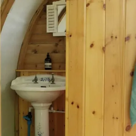 Warwickshire Woodland Glamping Cabin - Oak