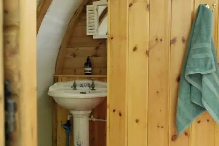 Warwickshire Woodland Glamping Cabin - Oak Отели рядом с достопримечательностью «Warwick Racecourse»