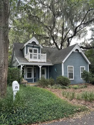 Boaters paradise.WALK TO YOUR VESSEL and eat at Marker 244.