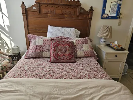 Charming Historic Loft Apartment in Waldoboro. Once an Army Post & Dance Hall.