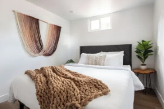 Newly Remodeled 2Br Basement Apt Walk to Shakespeare Fest and Suu