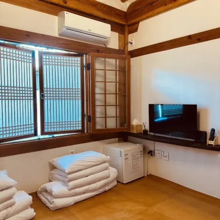 Jeonju Deoksugung Hanok Stay