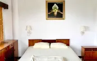 Kencana Hotel - 2-Star
