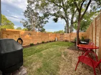 Mid-City Bungalow - 1 Mile from Bathhouse Row - Pet Friendly! 핫스프링스 호텔