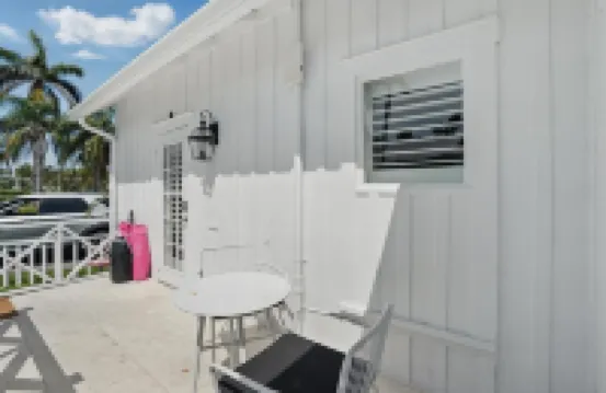 Location!!! A One Bedroom Cottage, 2 Blocks from Gulf, and Old Naples.