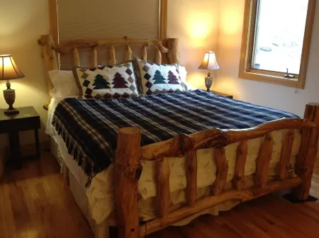 Executive Mountain Home on 70 Acres with Spectacular Views. No Cancellation Fees