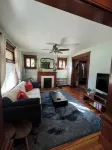 Cozy 1-bedroom lovenest in Covington with AC, WiFi pet-friendly fenced backyard