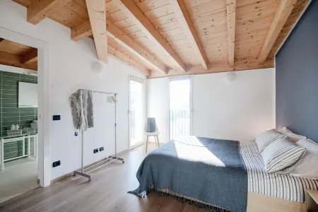 White Attic - by Myhomeincomo Отели в г. Альбезе-кон-Кассано