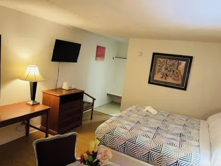 Regent Motel Отели рядом с достопримечательностью «Charm's Personal Care Home»