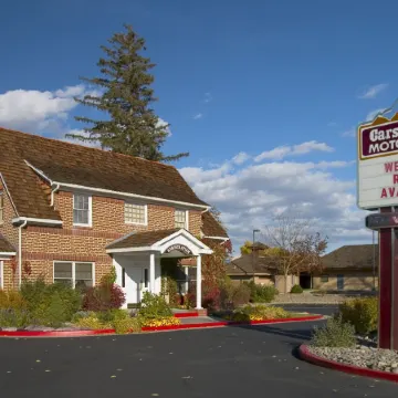 Carson Valley Motor Lodge and Suites