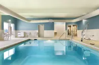 Holiday Inn Express & Suites Cincinnati NE - Redbank Road