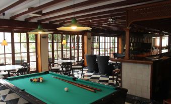 Hostal Cas Bombu